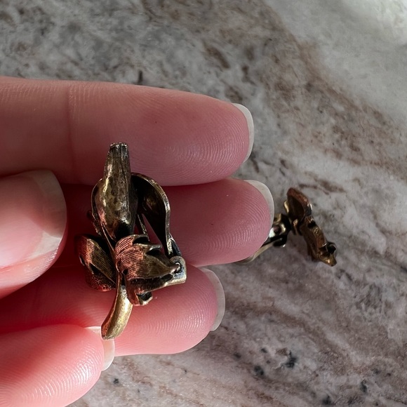 Vintage Clip on Leaf Earrings, Antique Brass Toned - Picture 6 of 8